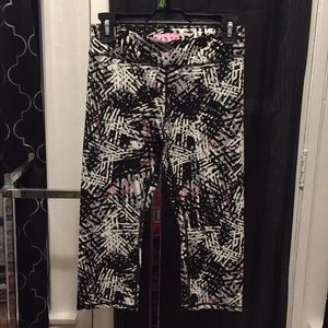 MARC NY CAPRIS SIZE MEDIUM